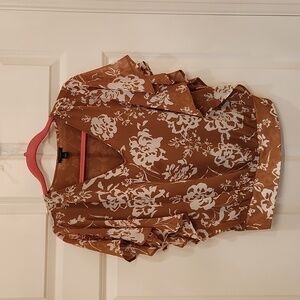 Ann Taylor Factory Caramel and White Print Top. Ruffle, Sleeveless, V Neck, Med